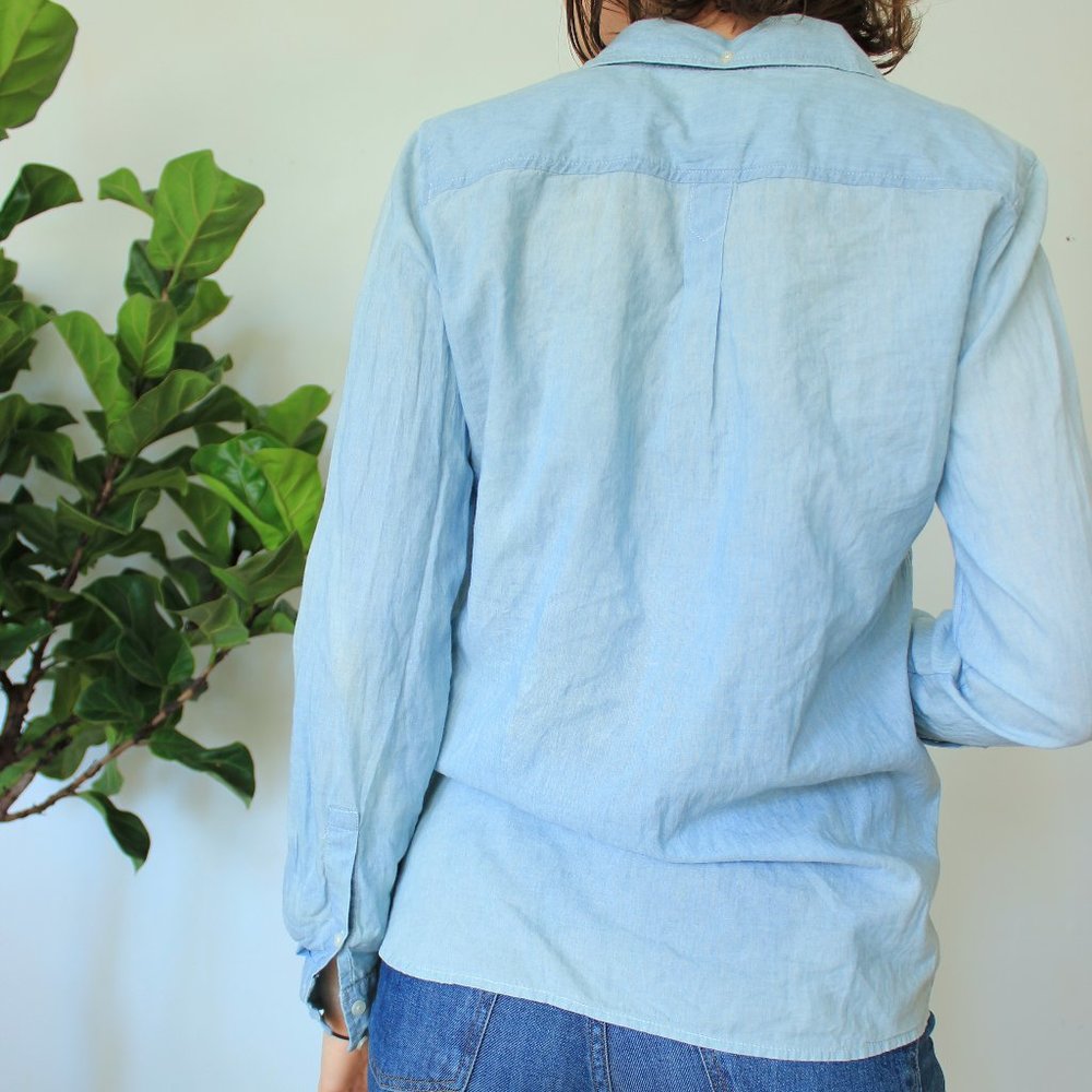 SOLD Super soft chambray shirt - Picture 3 of 4